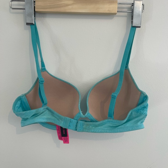 Sexy Tease 32C La Senza bra - Picture 2 of 5